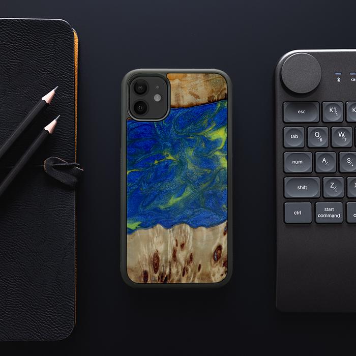 iPhone 11 Handyhülle aus Harz und Holz - Synergy#D102