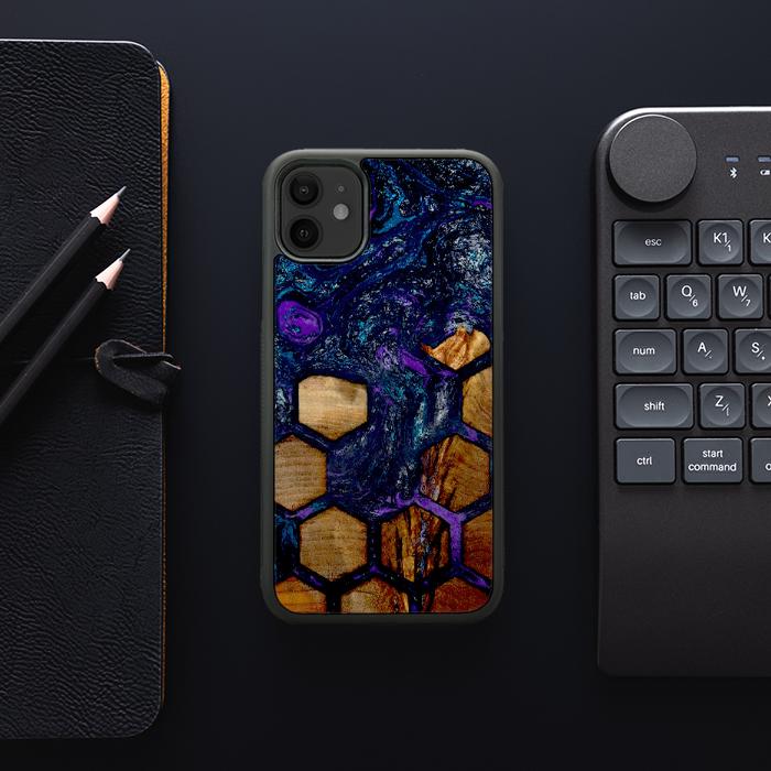 iPhone 11 Handyhülle aus Harz und Holz - Synergy#D105