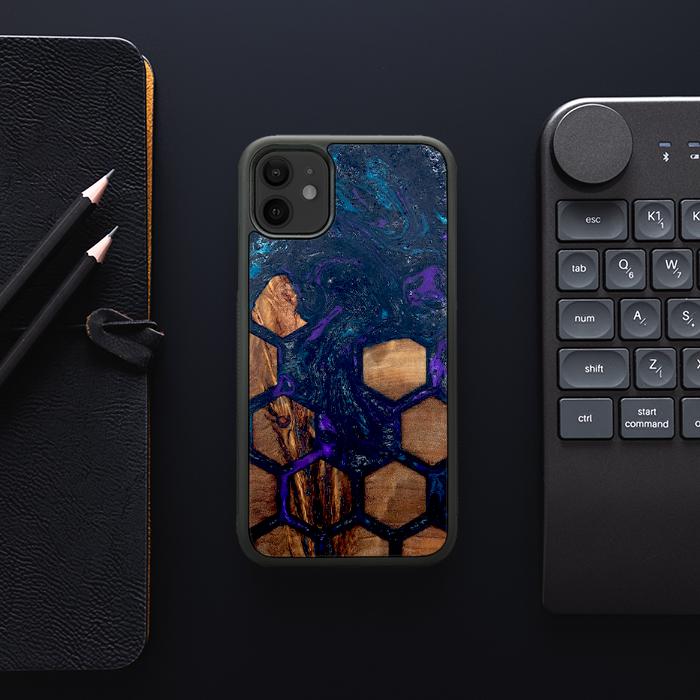 iPhone 11 Handyhülle aus Harz und Holz - Synergy#D106