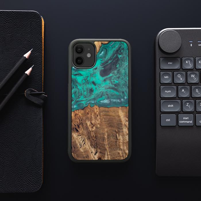 iPhone 11 Handyhülle aus Harz und Holz - Synergy#D108