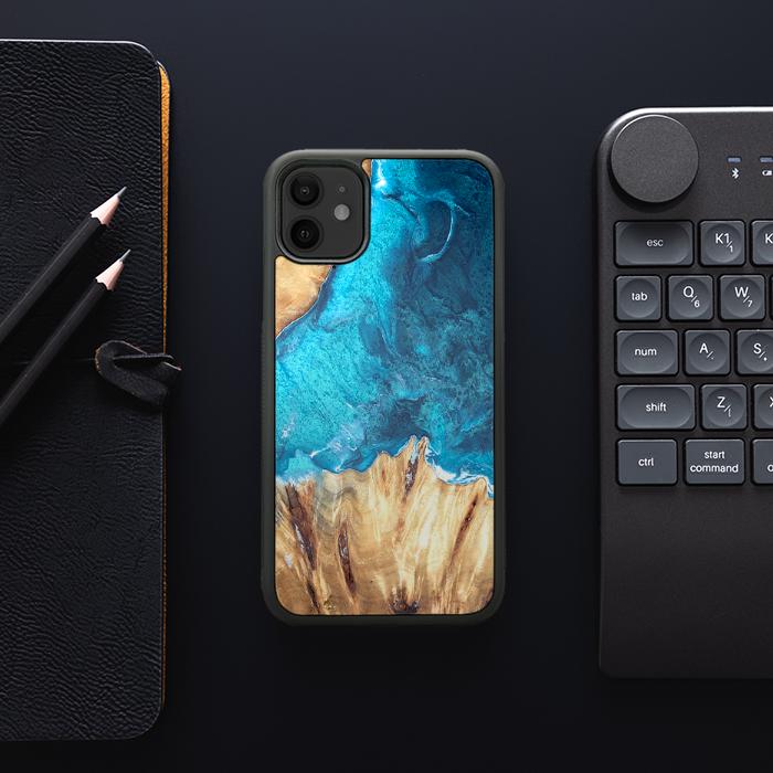 iPhone 11 Handyhülle aus Harz und Holz - Synergy#D115