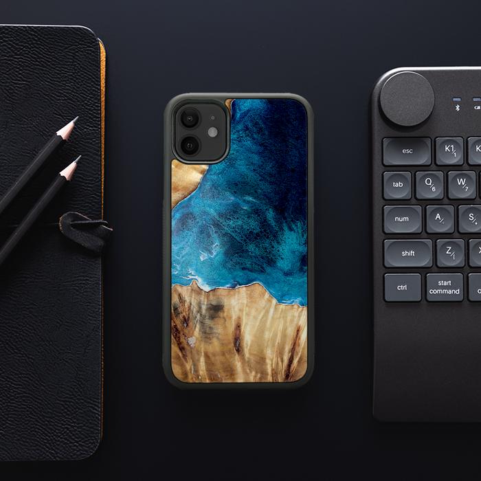 iPhone 11 Handyhülle aus Harz und Holz - Synergy#D127