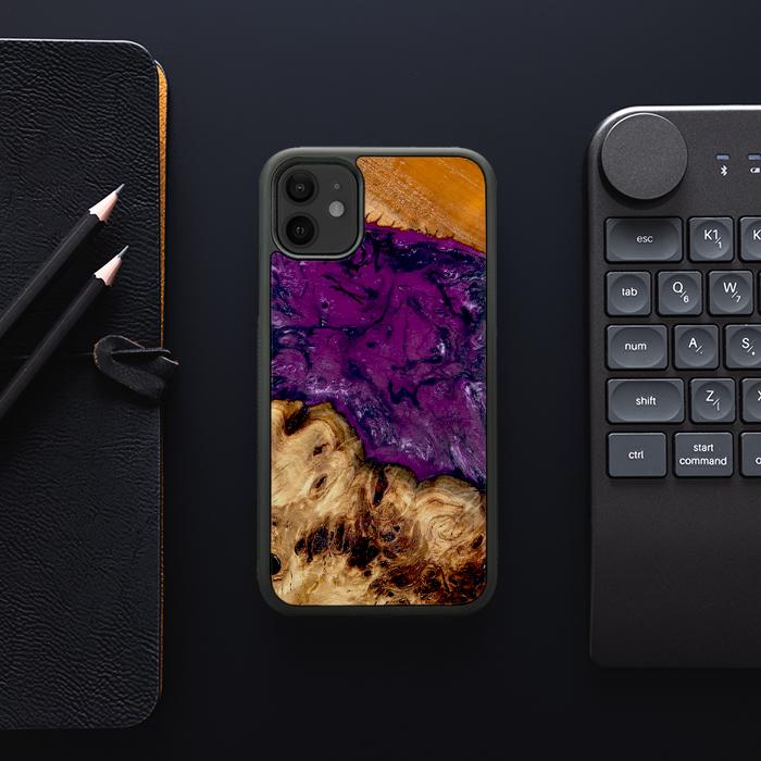 iPhone 11 Handyhülle aus Harz und Holz - Synergy#D130