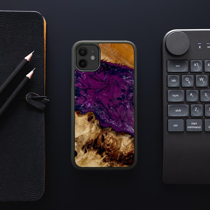iPhone 11 Handyhülle aus Harz und Holz - Synergy#D134