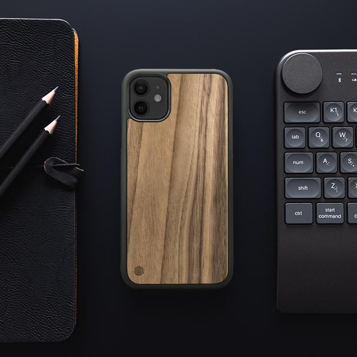 iPhone 11 Handyhülle aus Holz - Nussbaum