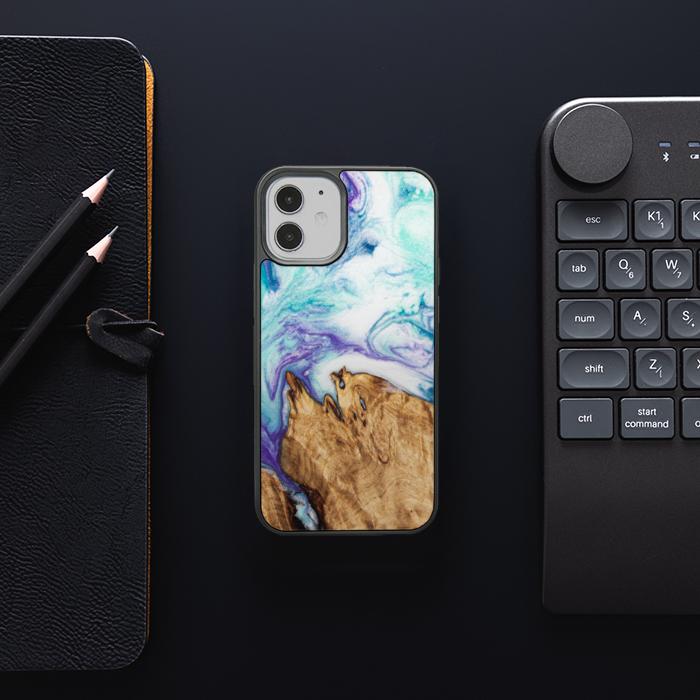iPhone 12 Mini Handyhülle aus Harz und Holz - SYNERGY#C17