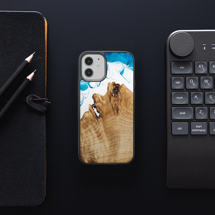 iPhone 12 Mini Handyhülle aus Harz und Holz - SYNERGY#C41