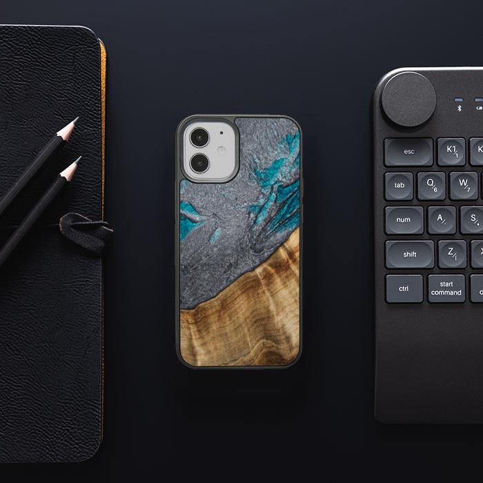 iPhone 12 Mini Handyhülle aus Harz und Holz - Synergy#C45