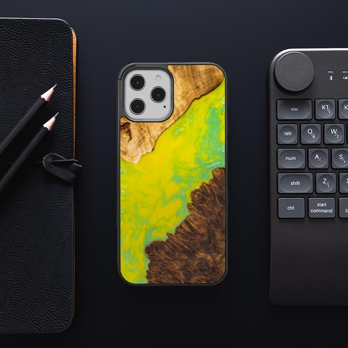 iPhone 12 Pro Max Handyhülle aus Harz und Holz - SYNERGY#A12
