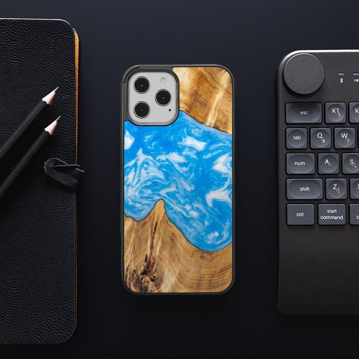iPhone 12 Pro Max Handyhülle aus Harz und Holz - SYNERGY#A26