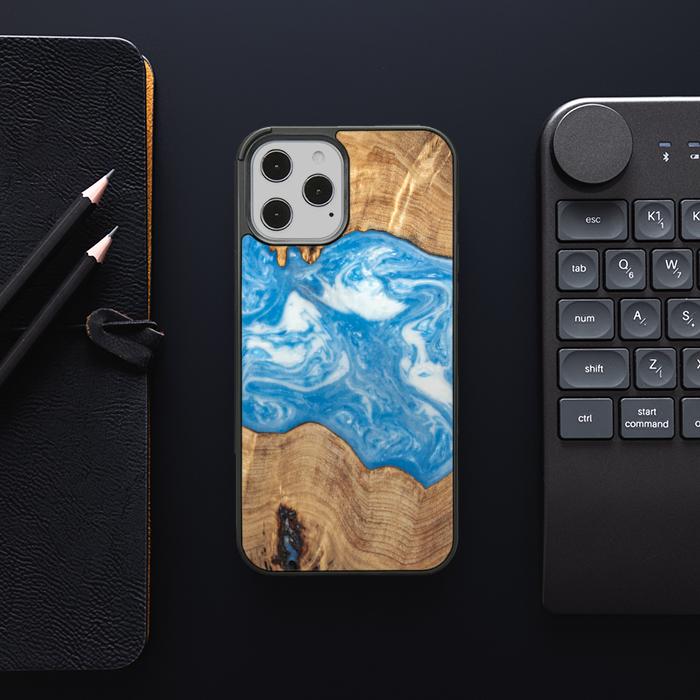 iPhone 12 Pro Max Handyhülle aus Harz und Holz - SYNERGY#B03