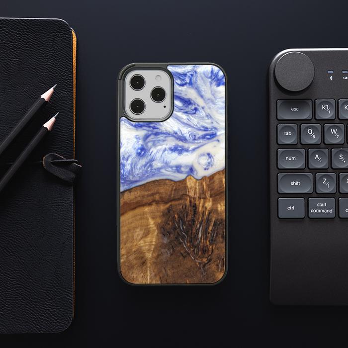 iPhone 12 Pro Max Handyhülle aus Harz und Holz - SYNERGY#B04