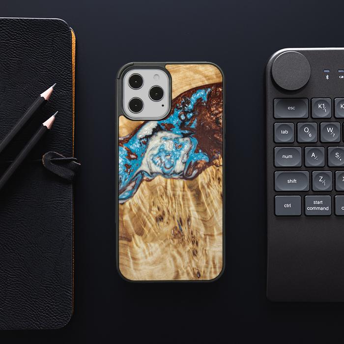 iPhone 12 Pro Max Handyhülle aus Harz und Holz - SYNERGY#B12