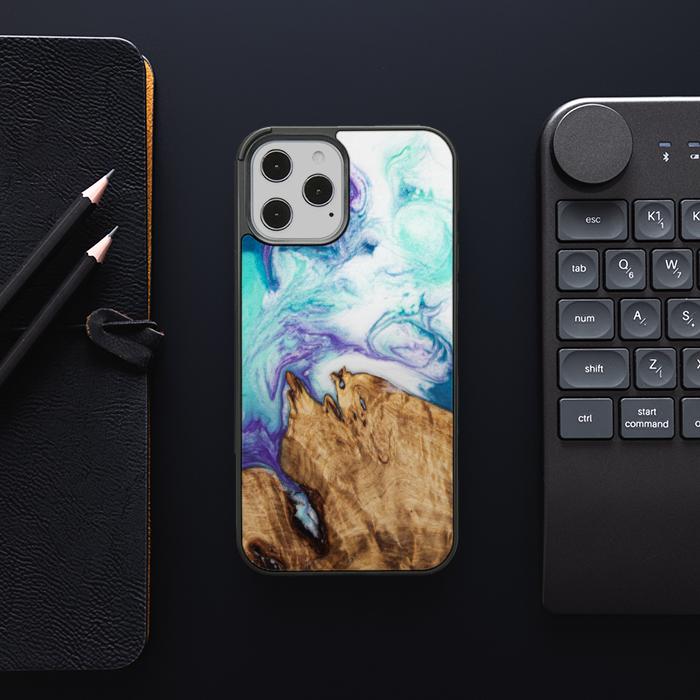 iPhone 12 Pro Max Handyhülle aus Harz und Holz - SYNERGY#C17