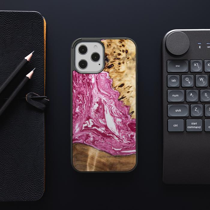 iPhone 12 Pro Max Handyhülle aus Harz und Holz - Synergy#129