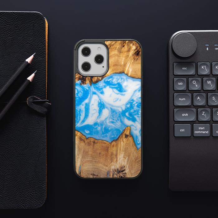 iPhone 12 Pro Max Handyhülle aus Harz und Holz - Synergy#A34
