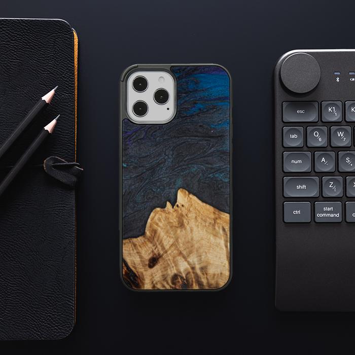 iPhone 12 Pro Max Handyhülle aus Harz und Holz - Synergy#C5