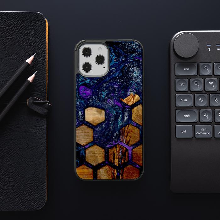 iPhone 12 Pro Max Handyhülle aus Harz und Holz - Synergy#D105