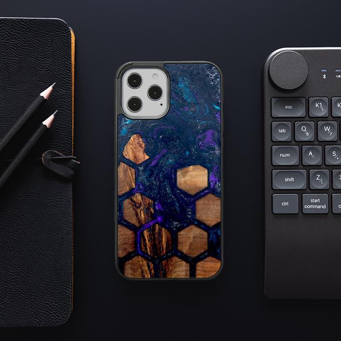 iPhone 12 Pro Max Handyhülle aus Harz und Holz - Synergy#D106