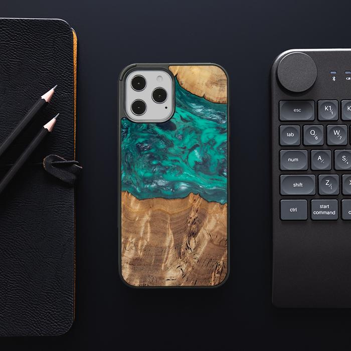 iPhone 12 Pro Max Handyhülle aus Harz und Holz - Synergy#D109