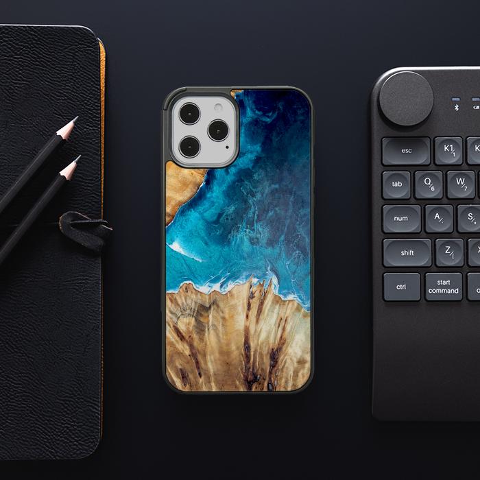 iPhone 12 Pro Max Handyhülle aus Harz und Holz - Synergy#D126