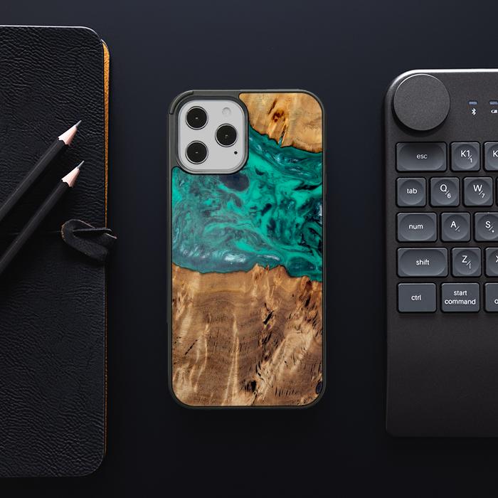 iPhone 12 Pro Max Handyhülle aus Harz und Holz - Synergy#D133