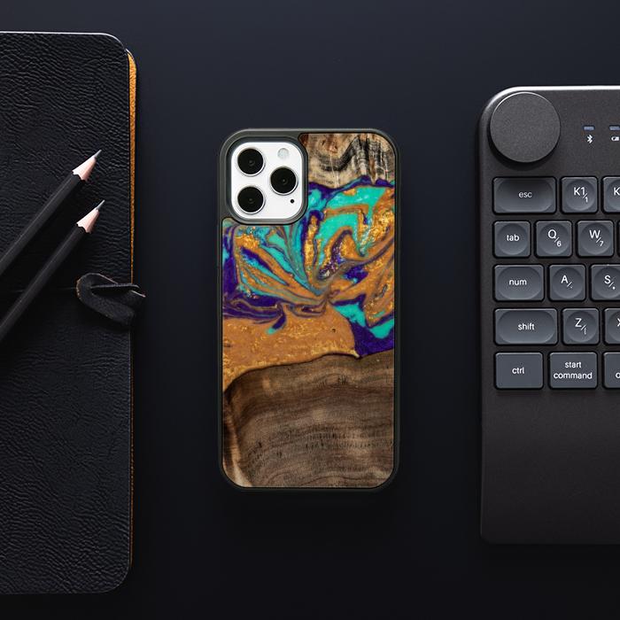 iPhone 12 Pro Handyhülle aus Harz und Holz - SYNERGY#A122
