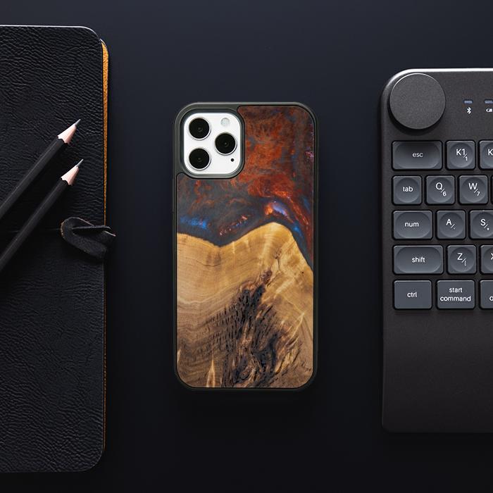iPhone 12 Pro Handyhülle aus Harz und Holz - SYNERGY#A21