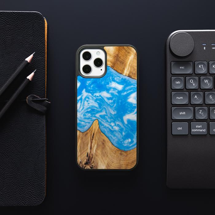 iPhone 12 Pro Handyhülle aus Harz und Holz - SYNERGY#A26