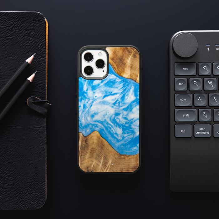 iPhone 12 Pro Handyhülle aus Harz und Holz - SYNERGY#A28