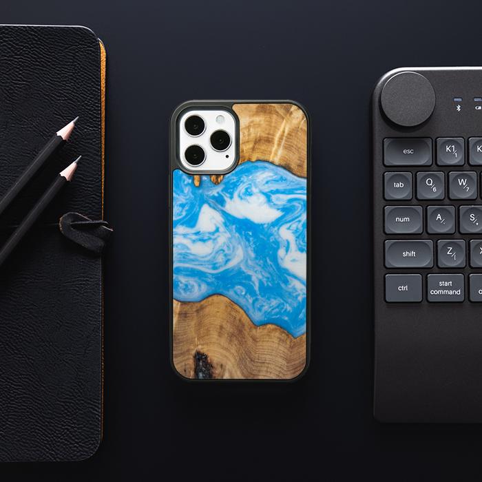 iPhone 12 Pro Handyhülle aus Harz und Holz - SYNERGY#A31