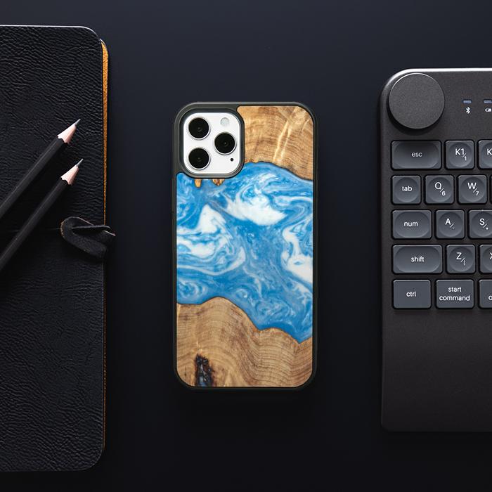 iPhone 12 Pro Handyhülle aus Harz und Holz - SYNERGY#B03