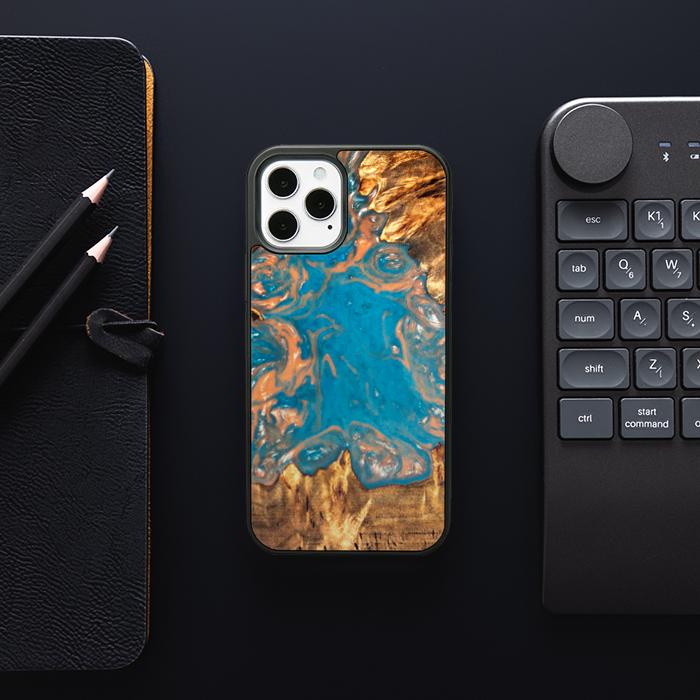 iPhone 12 Pro Handyhülle aus Harz und Holz - SYNERGY#B22