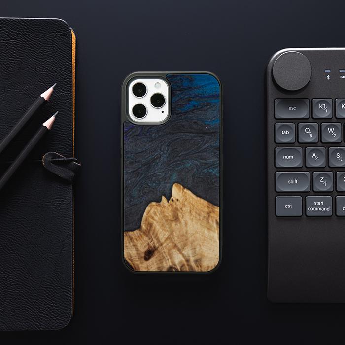 iPhone 12 Pro Handyhülle aus Harz und Holz - Synergy#C5