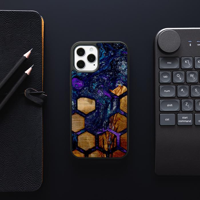 iPhone 12 Pro Handyhülle aus Harz und Holz - Synergy#D105