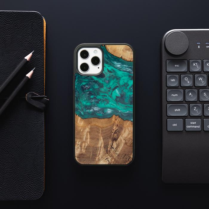 iPhone 12 Pro Handyhülle aus Harz und Holz - Synergy#D109
