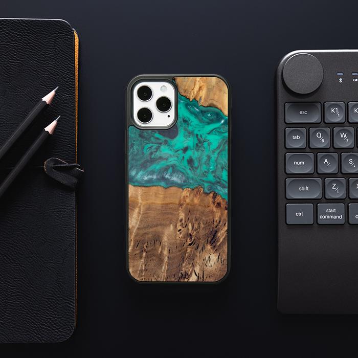 iPhone 12 Pro Handyhülle aus Harz und Holz - Synergy#D111