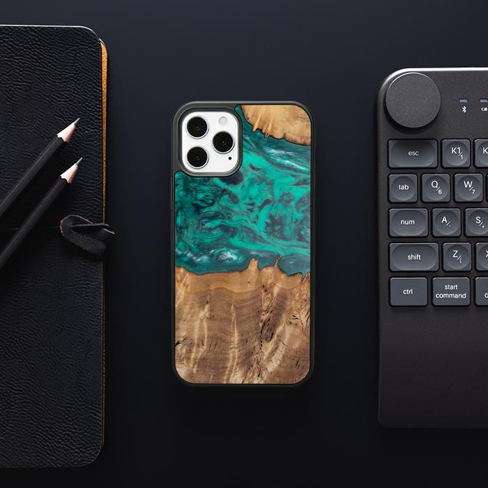 iPhone 12 Pro Handyhülle aus Harz und Holz - Synergy#D112