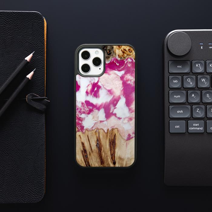 iPhone 12 Pro Handyhülle aus Harz und Holz - Synergy#D124