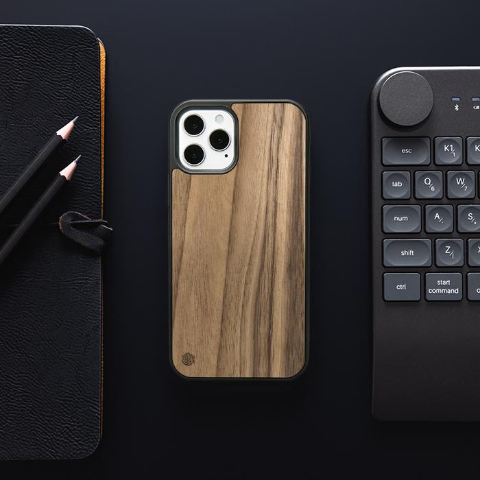 iPhone 12 Pro Handyhülle aus Holz - Nussbaum