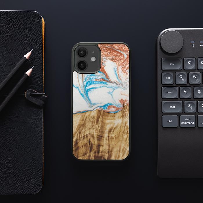 iPhone 12 Handyhülle aus Harz und Holz - SYNERGY#47