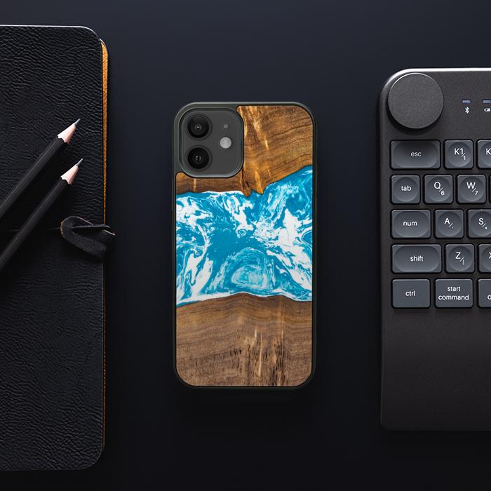 iPhone 12 Handyhülle aus Harz und Holz - SYNERGY#A7