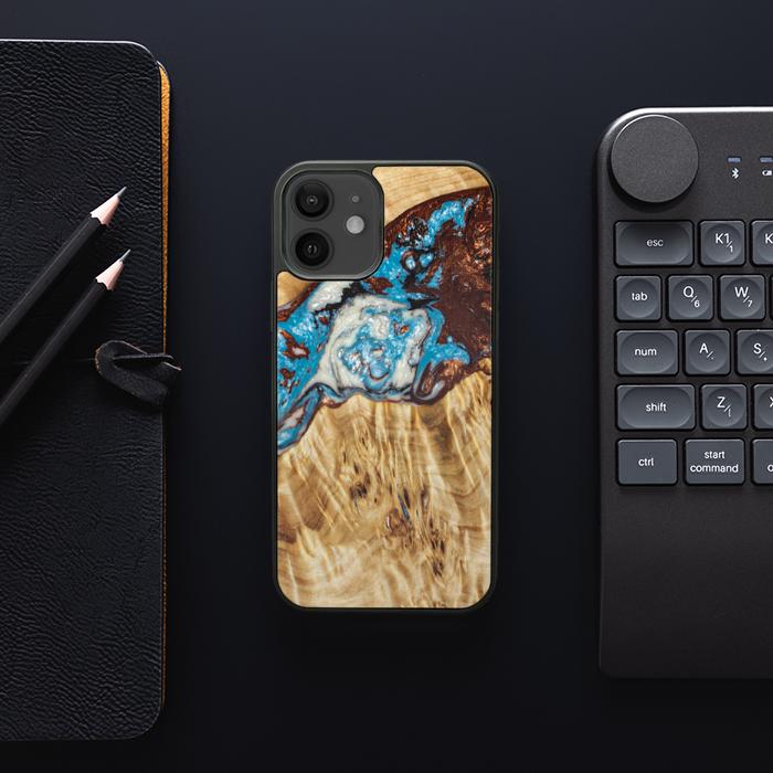 iPhone 12 Handyhülle aus Harz und Holz - SYNERGY#B12