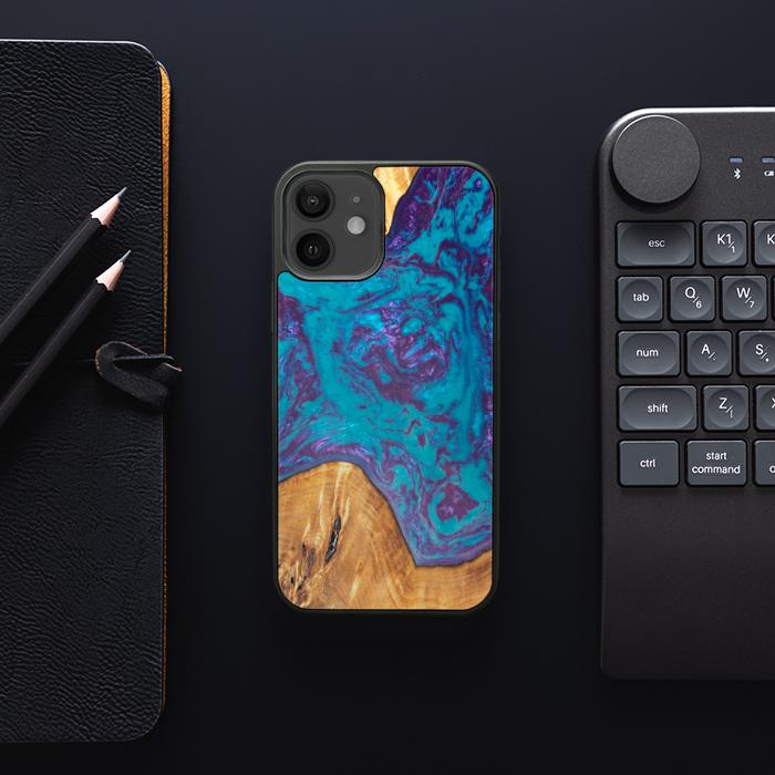 iPhone 12 Handyhülle aus Harz und Holz - SYNERGY#B25