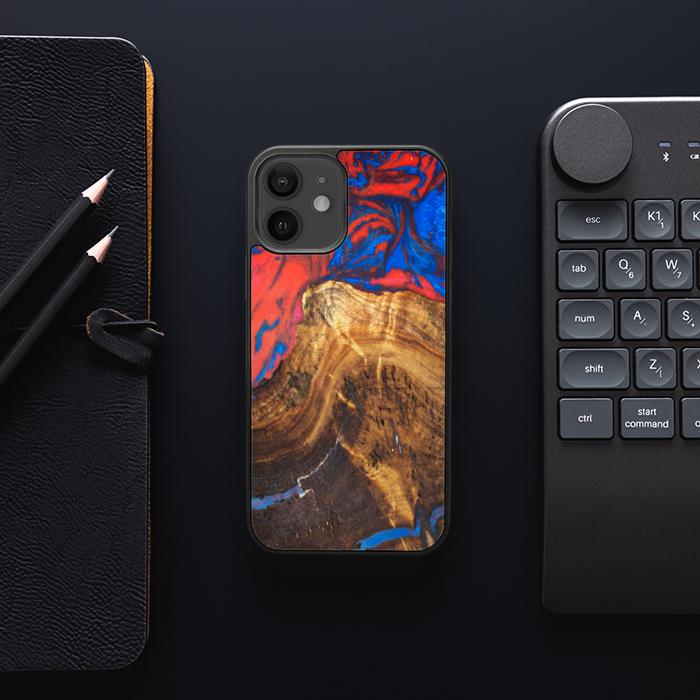 iPhone 12 Handyhülle aus Harz und Holz - SYNERGY#B31