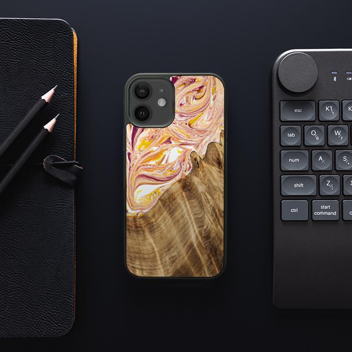 iPhone 12 Handyhülle aus Harz und Holz - SYNERGY#C48