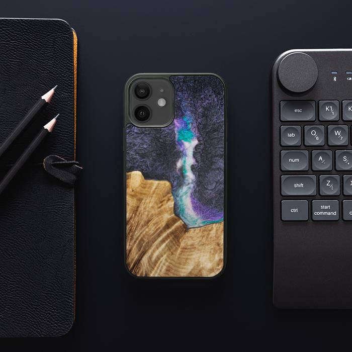 iPhone 12 Handyhülle aus Harz und Holz - SYNERGY#C7