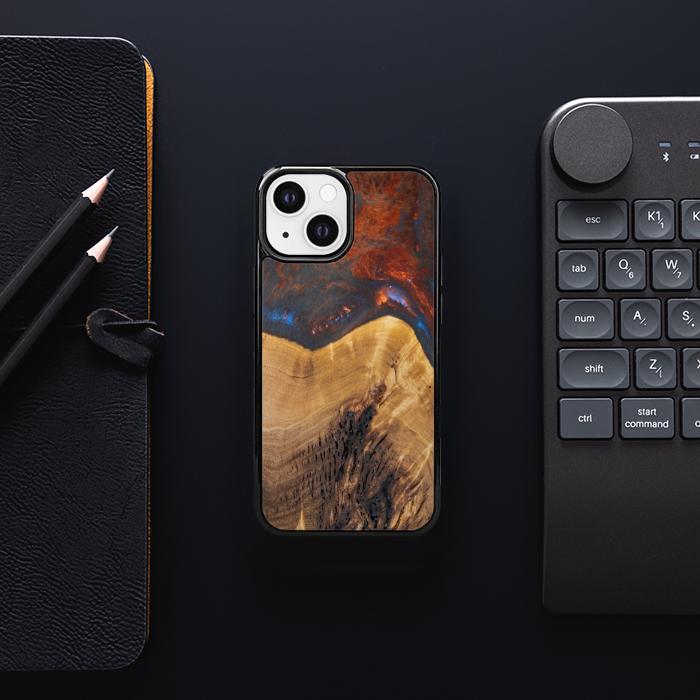 iPhone 13 Mini Handyhülle aus Harz und Holz - SYNERGY#A21