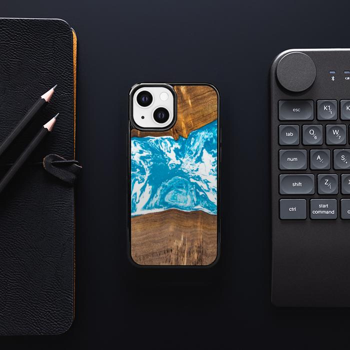iPhone 13 Mini Handyhülle aus Harz und Holz - SYNERGY#A7
