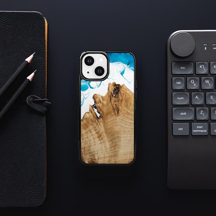 iPhone 13 Mini Handyhülle aus Harz und Holz - SYNERGY#C41